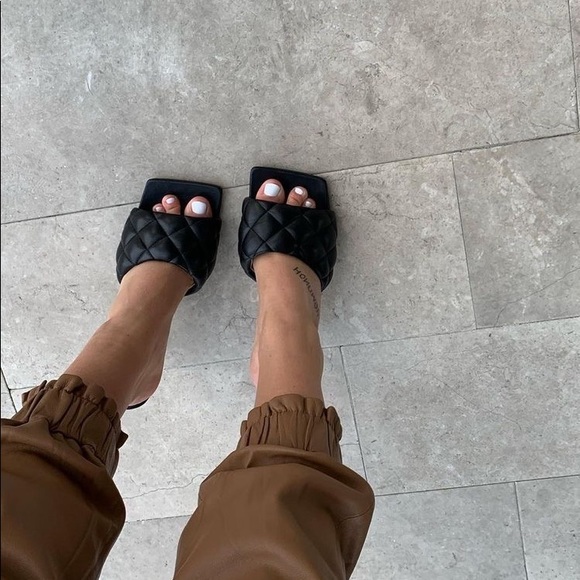 Bottega Veneta Padded Leather Sz 37 - Picture 2 of 3